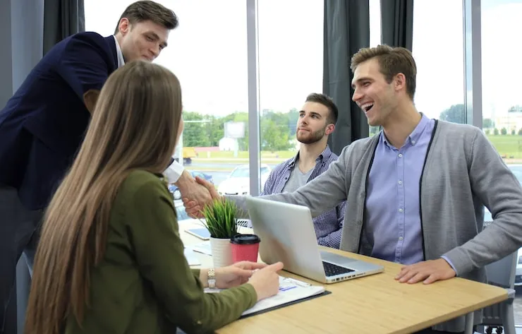 Transparent Reporting & Regular Communication​