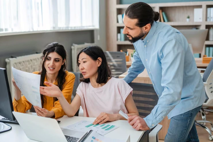 cCompetitor Targeting and Market Positioning ​​